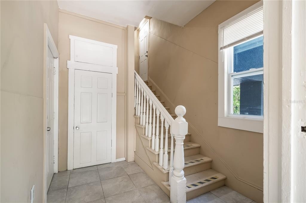 418 E Amelia Avenue - Photo 3