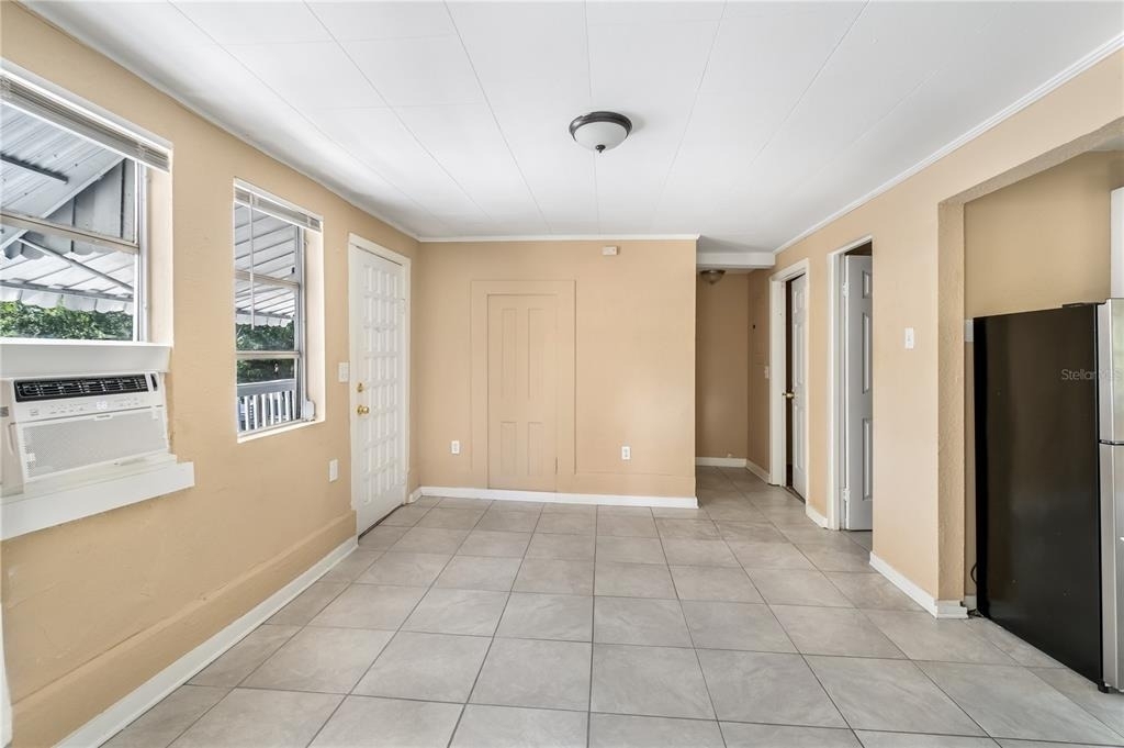 418 E Amelia Avenue - Photo 5