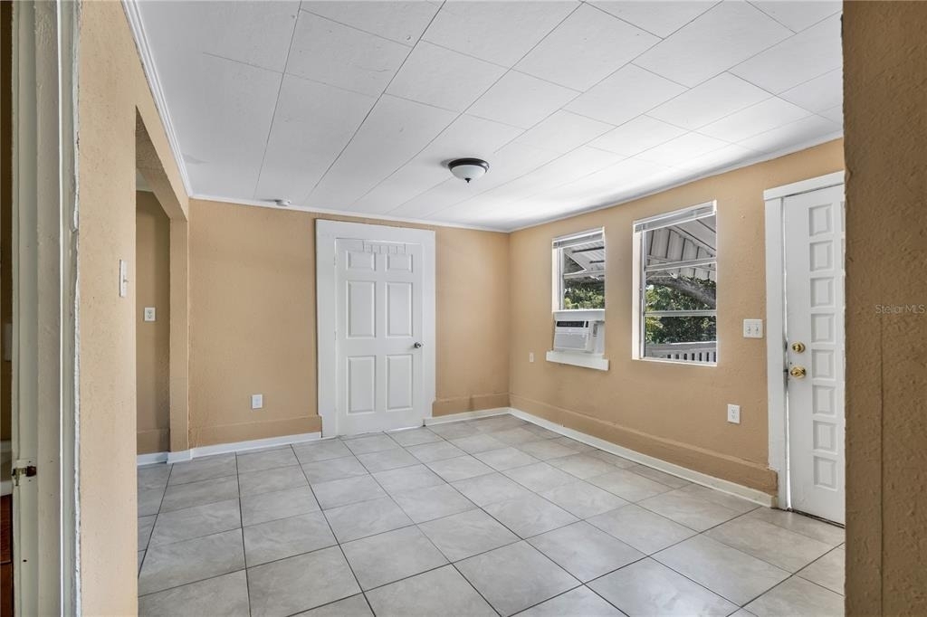 418 E Amelia Avenue - Photo 4