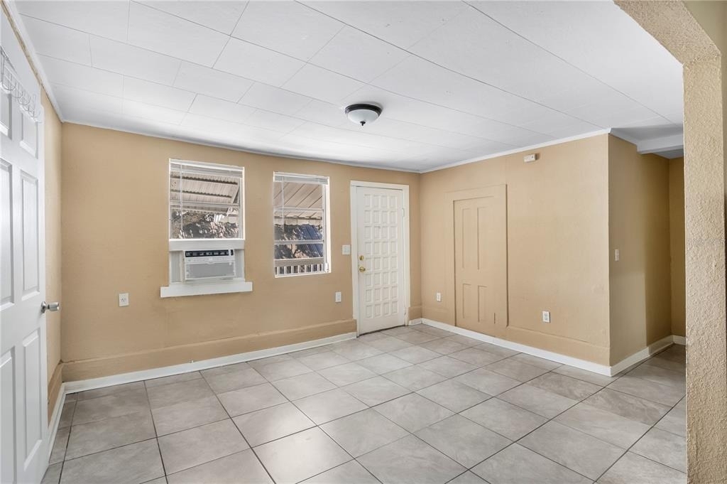 418 E Amelia Avenue - Photo 3