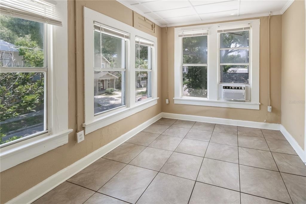418 E Amelia Avenue - Photo 8