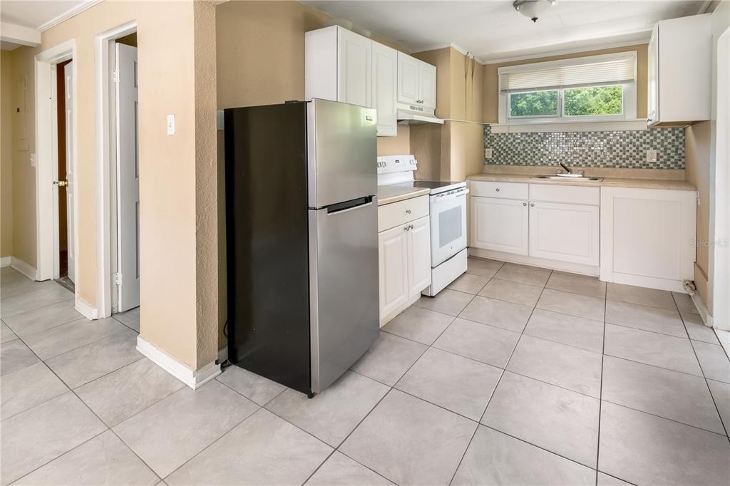 418 E Amelia Avenue - Photo 9