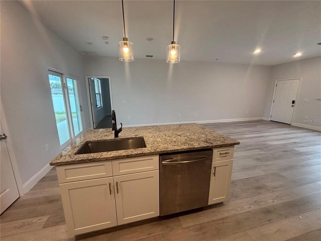 423 Churchill Court - Photo 4