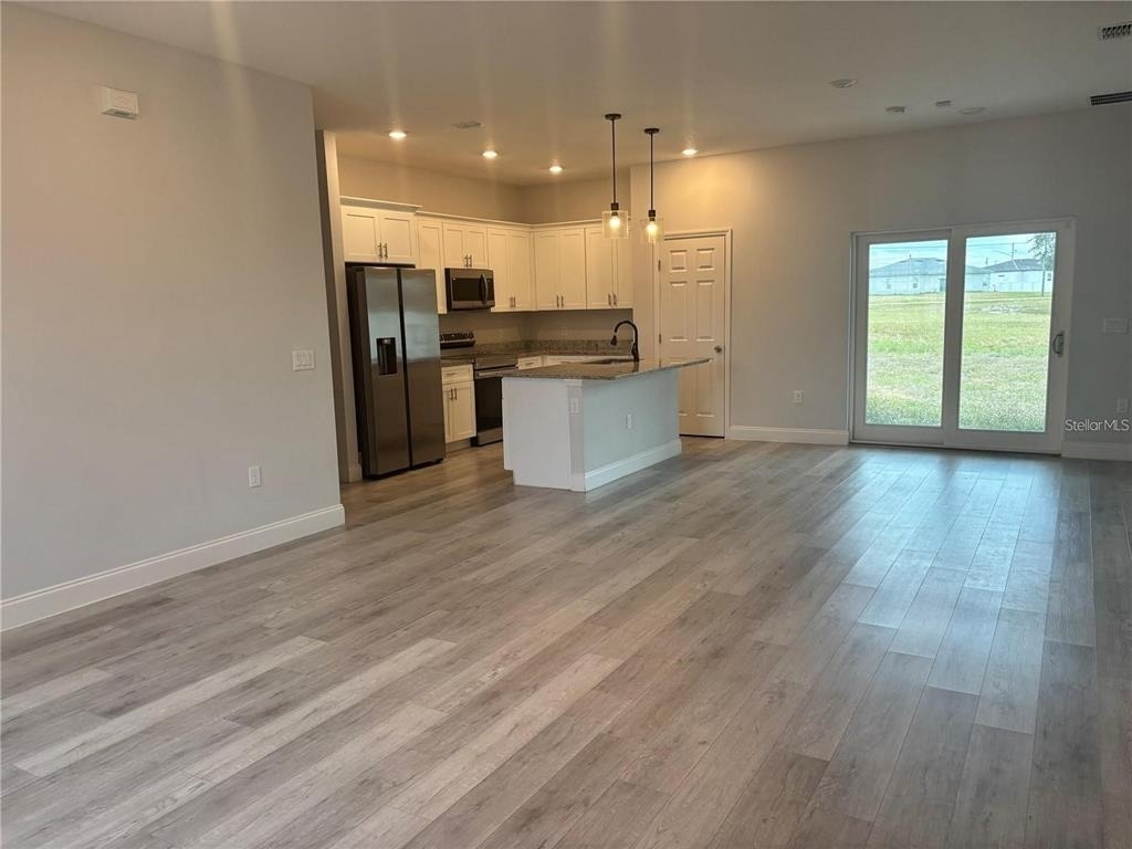 423 Churchill Court - Photo 1