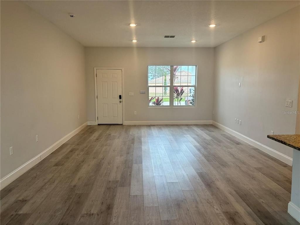 423 Churchill Court - Photo 2