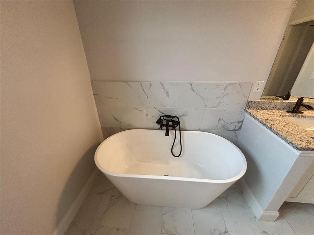 423 Churchill Court - Photo 9
