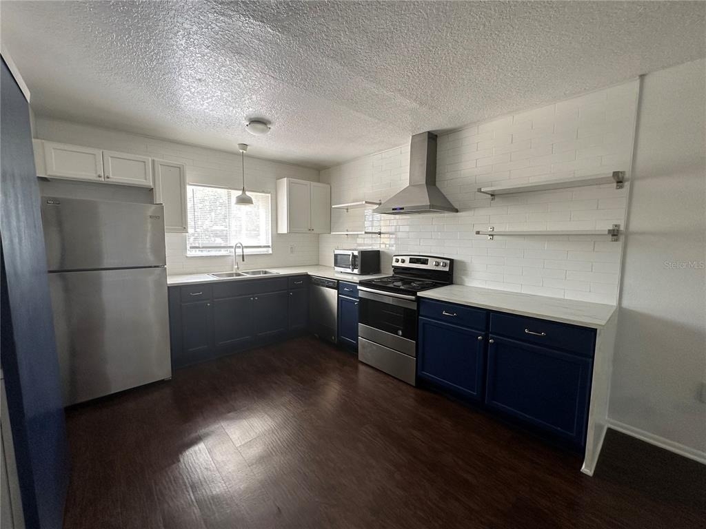 1000 Lake Of The Woods Boulevard - Photo 4