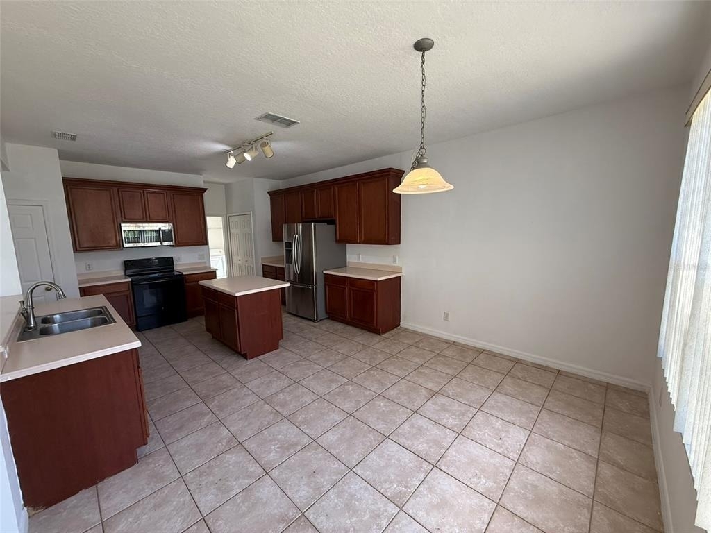 2616 Plumberry Avenue - Photo 2
