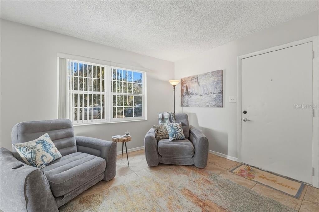 740 E Pearl Street - Photo 2