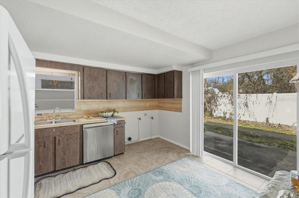 740 E Pearl Street - Photo 6