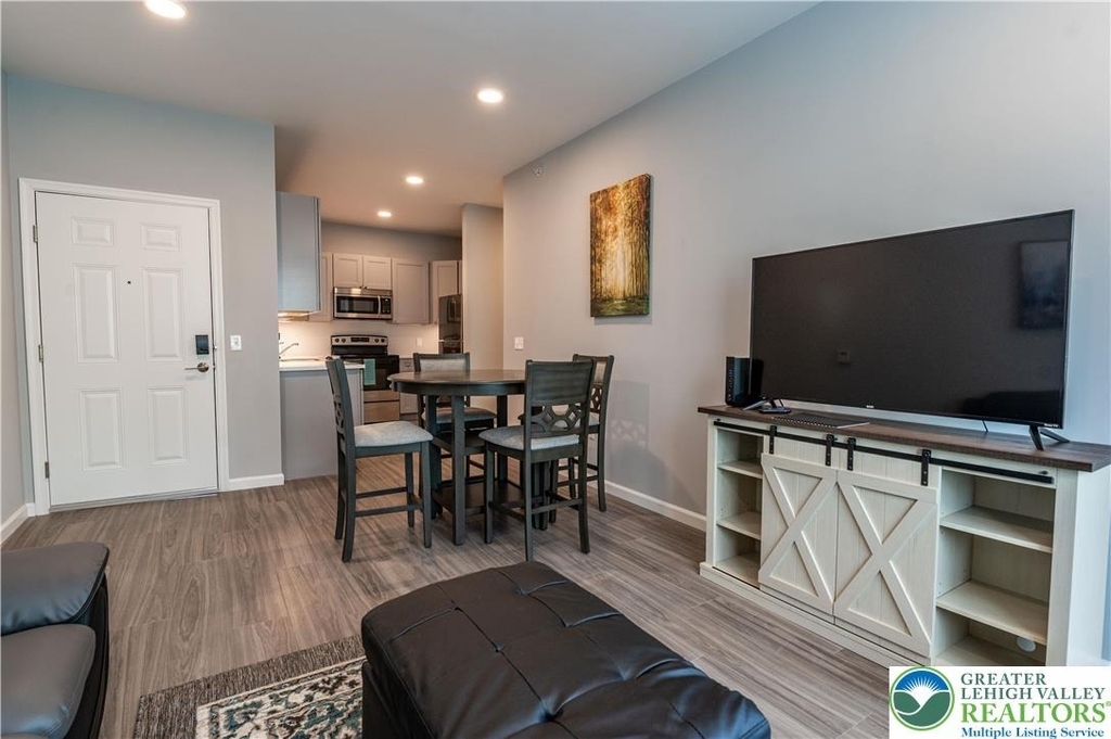 948 N Front Street - Photo 2