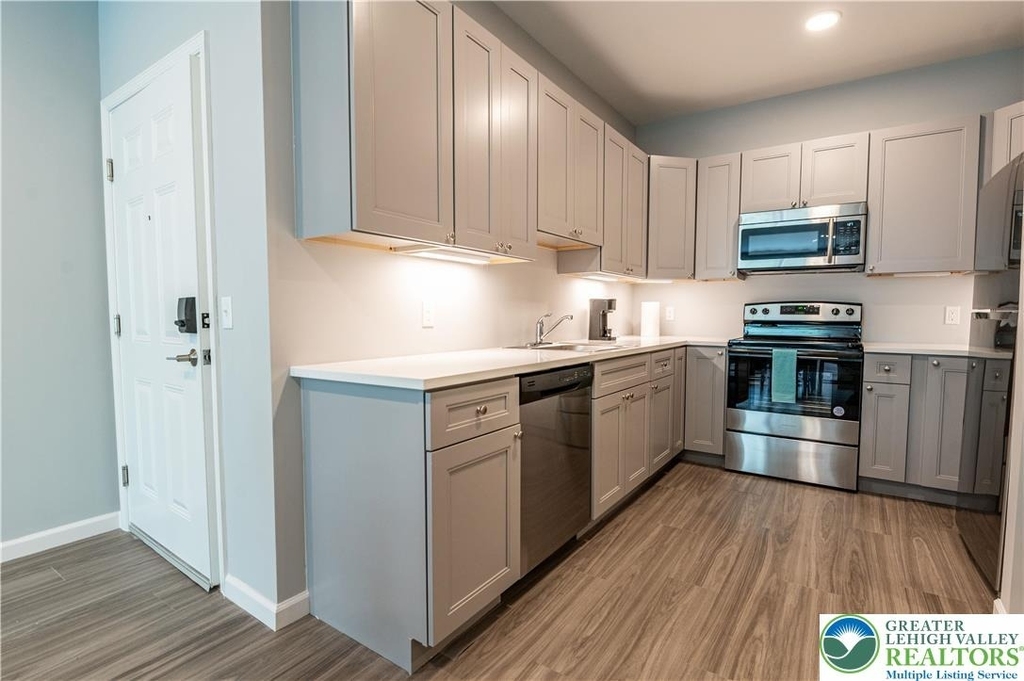 948 N Front Street - Photo 7