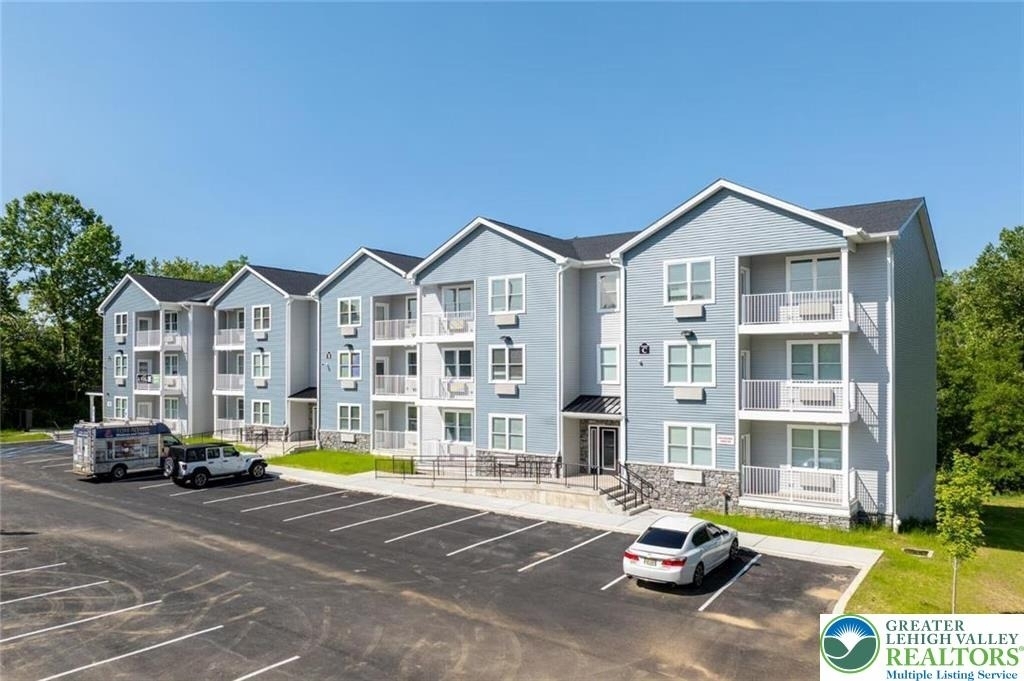 948 N Front Street - Photo 0