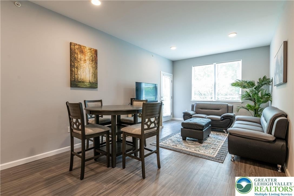 948 N Front Street - Photo 4