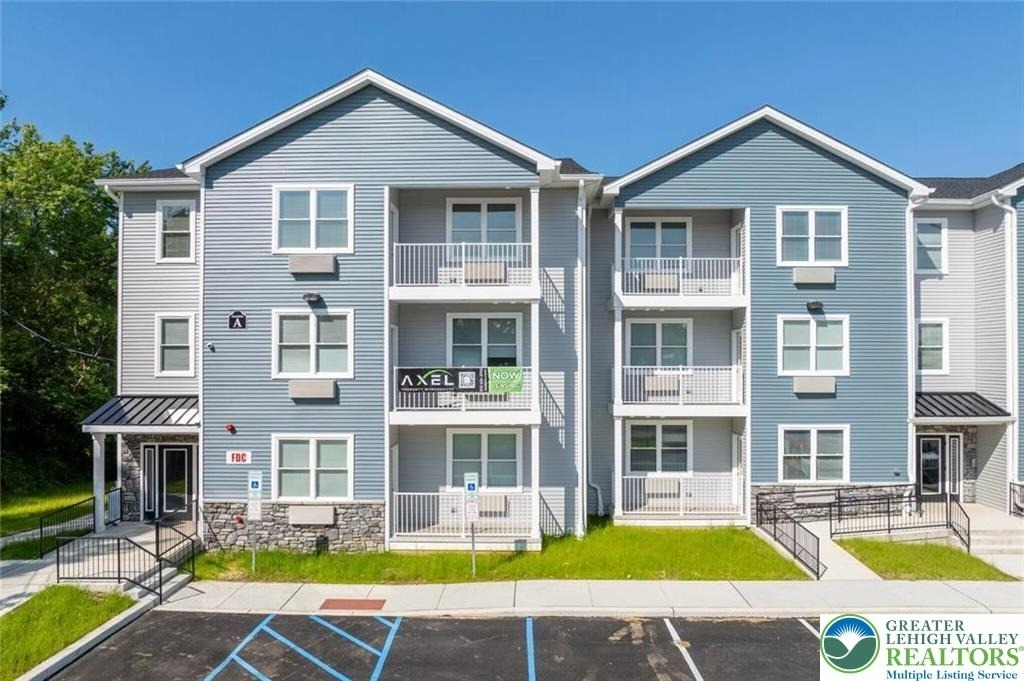 948 N Front Street - Photo 1