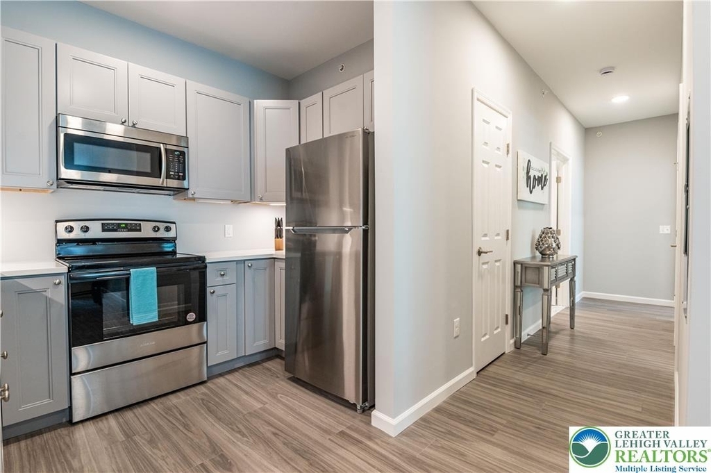 948 N Front Street - Photo 8