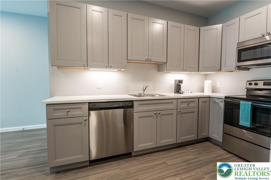948 N Front Street - Photo 6