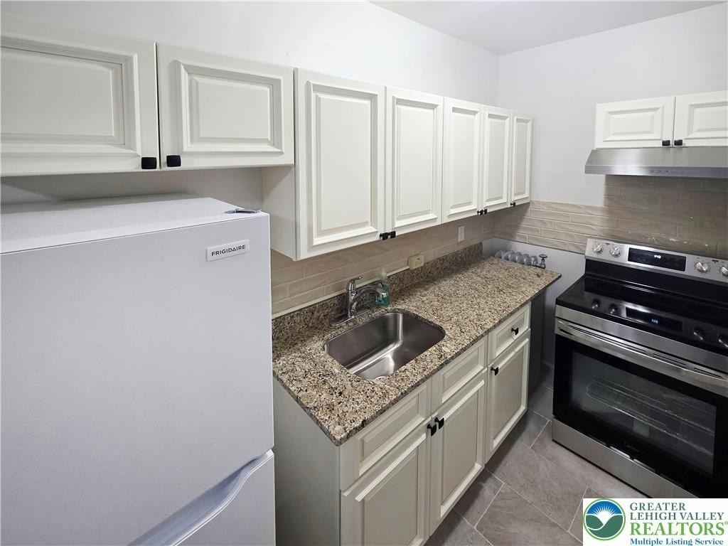 1401 Broadway - Photo 1
