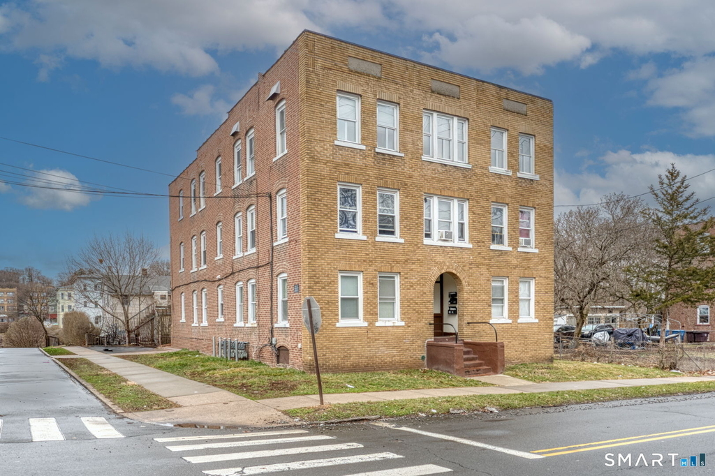 152 Oak Street - Photo 0