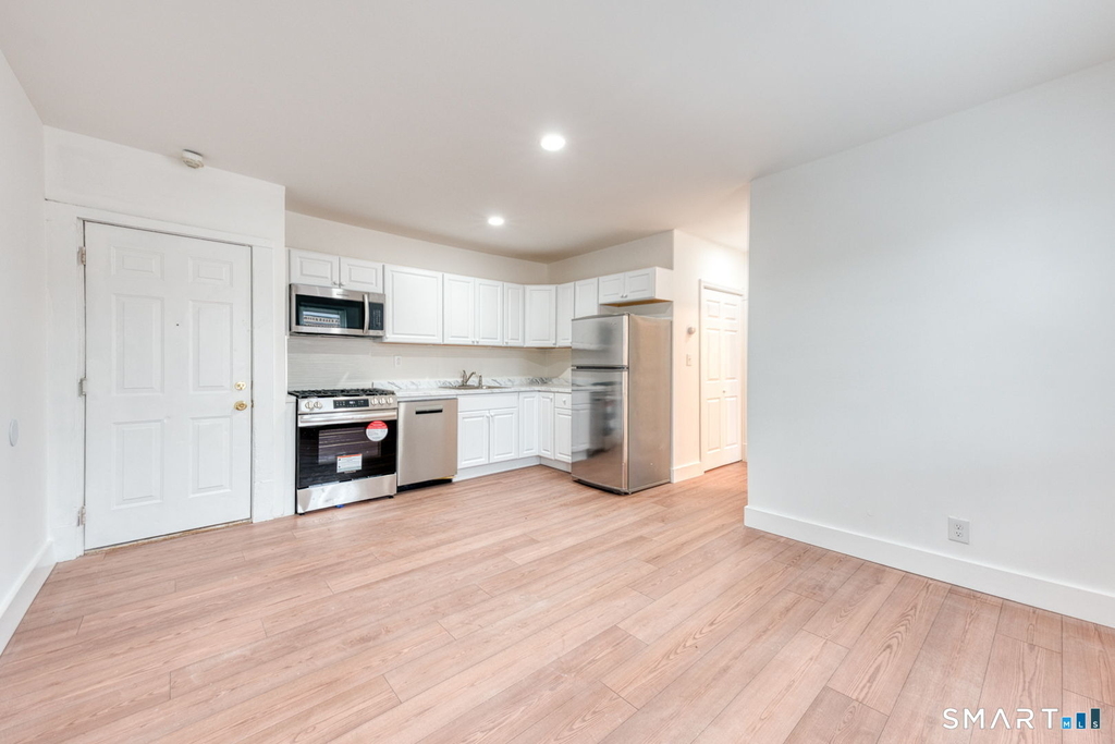 152 Oak Street - Photo 3