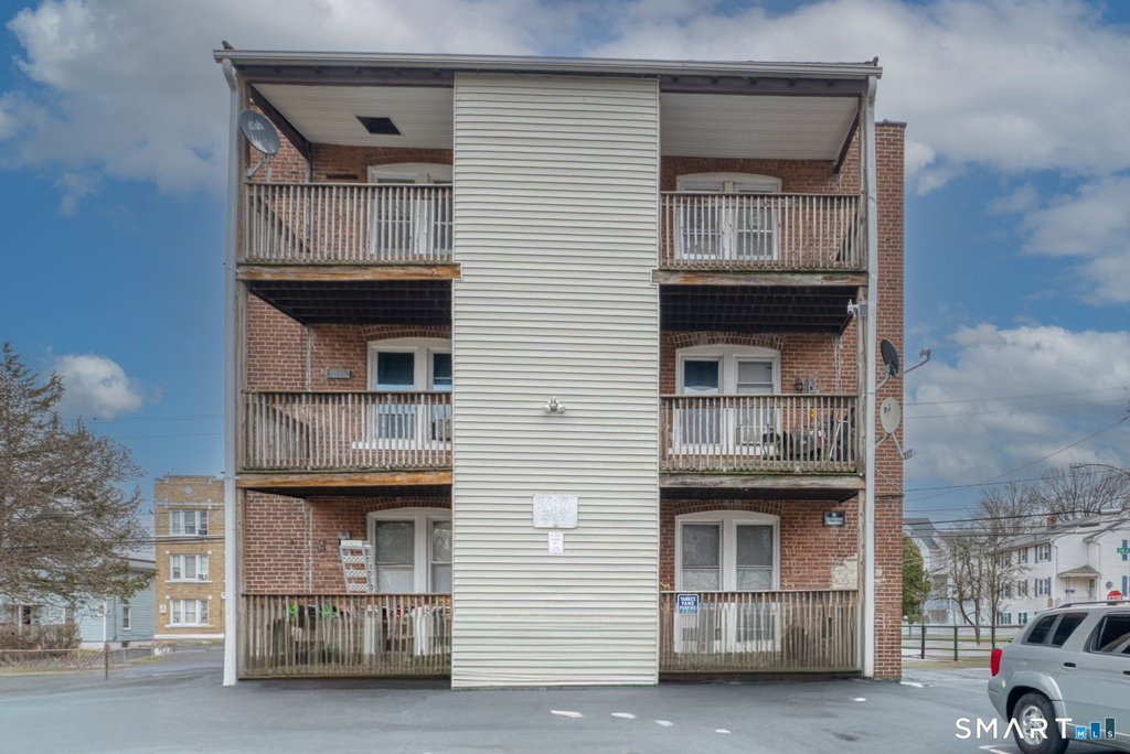 152 Oak Street - Photo 2
