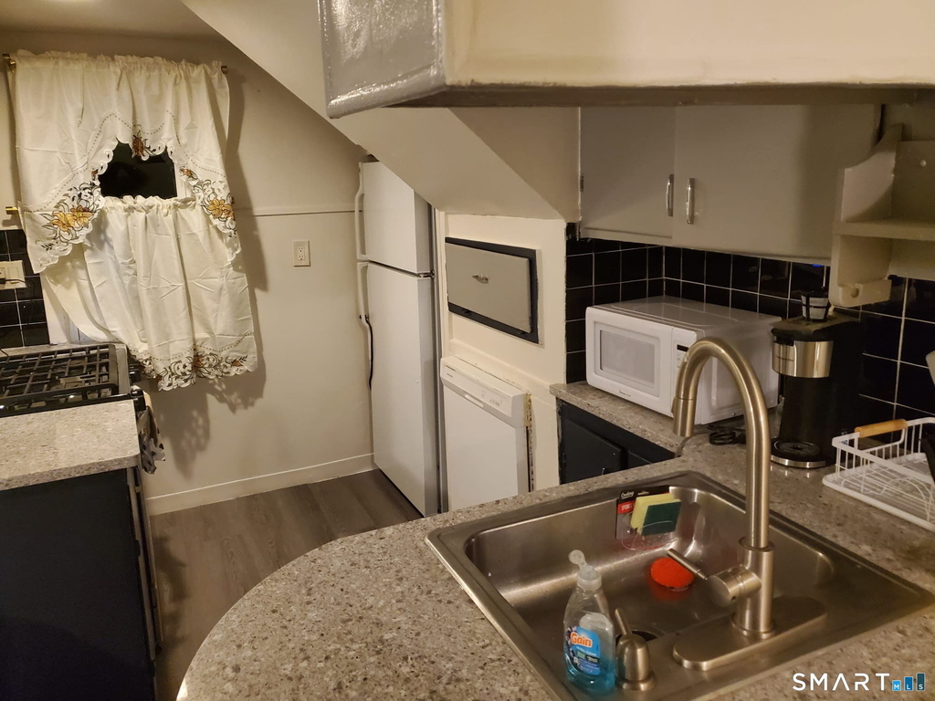 24-26 Judson Avenue - Photo 2