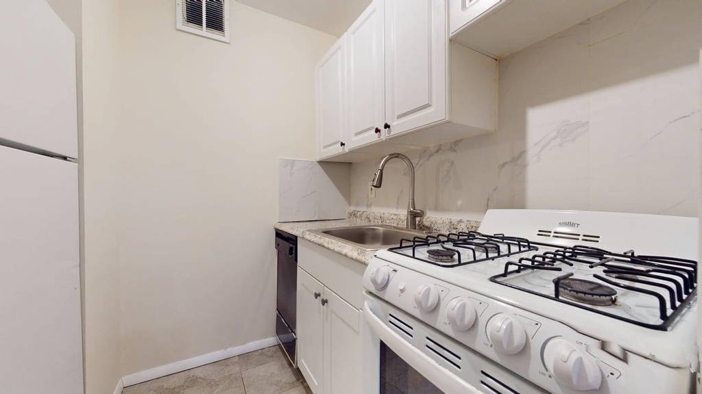 87-30 62nd Avenue - Photo 9
