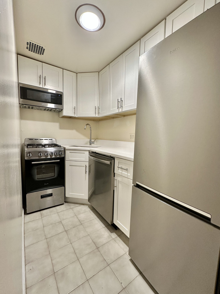  West 82nd Street - Photo 8