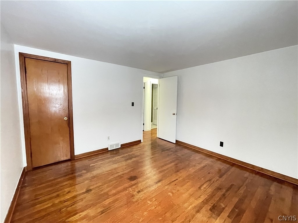 121 Wadsworth Road - Photo 12