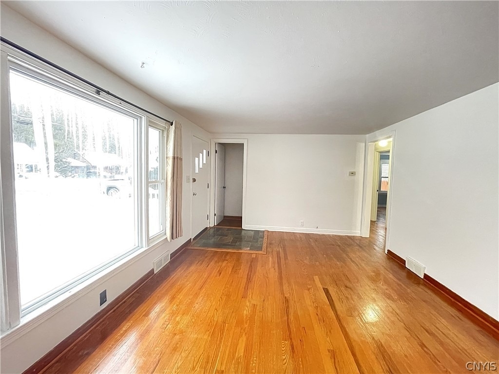121 Wadsworth Road - Photo 4