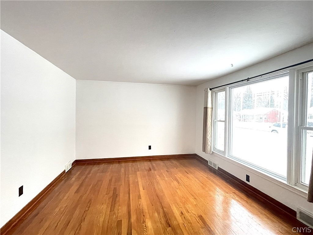 121 Wadsworth Road - Photo 3