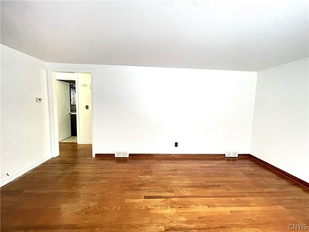 121 Wadsworth Road - Photo 5