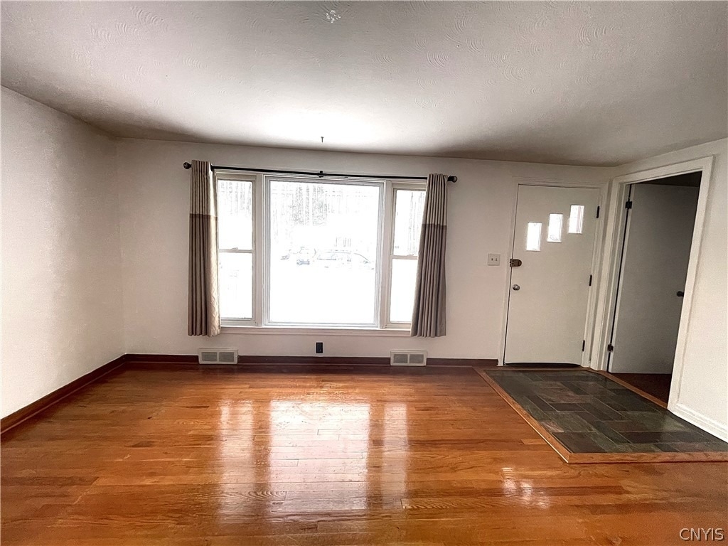 121 Wadsworth Road - Photo 6