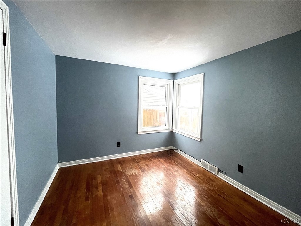 121 Wadsworth Road - Photo 15