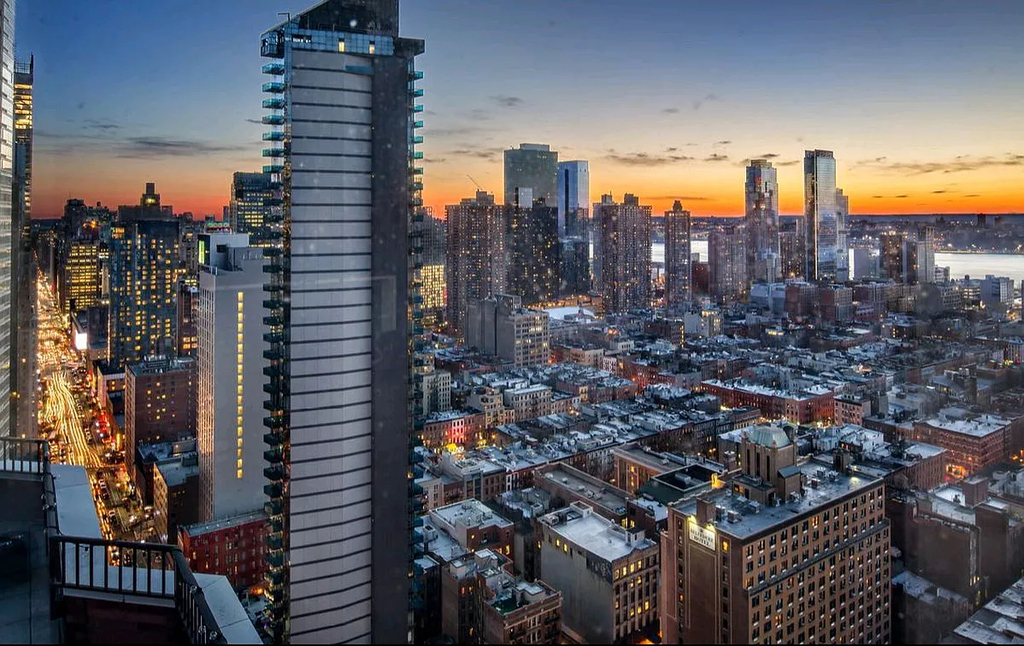 250 West 50th Street - Photo 1
