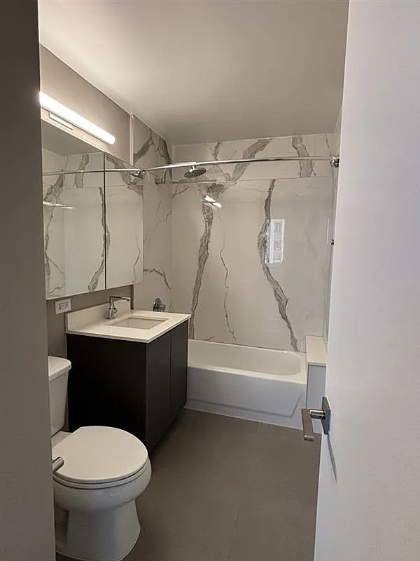 250 West 50th Street - Photo 7