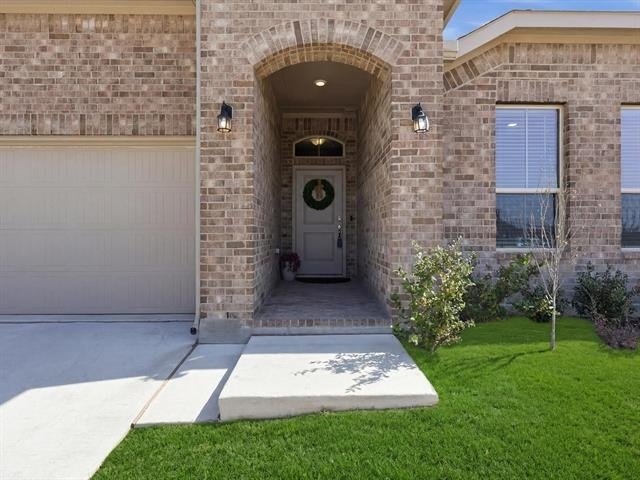 16032 Farringdon Way - Photo 2