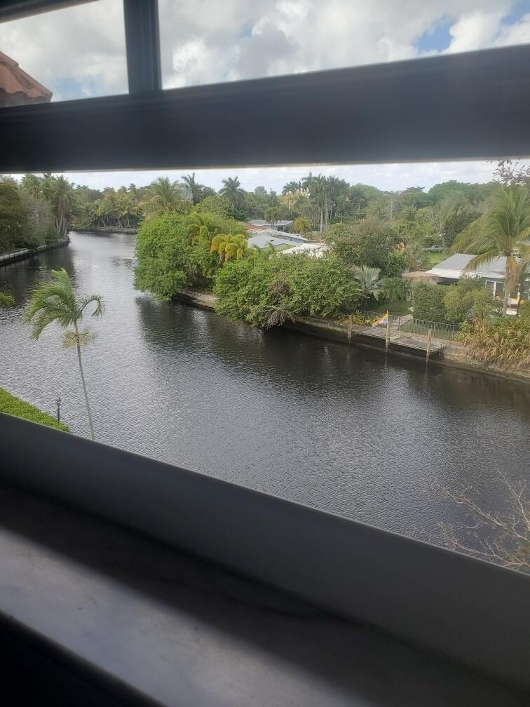 610 Tennis Club Drive - Photo 2