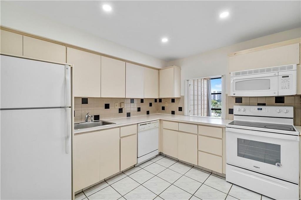 1000 Parkview Drive - Photo 8