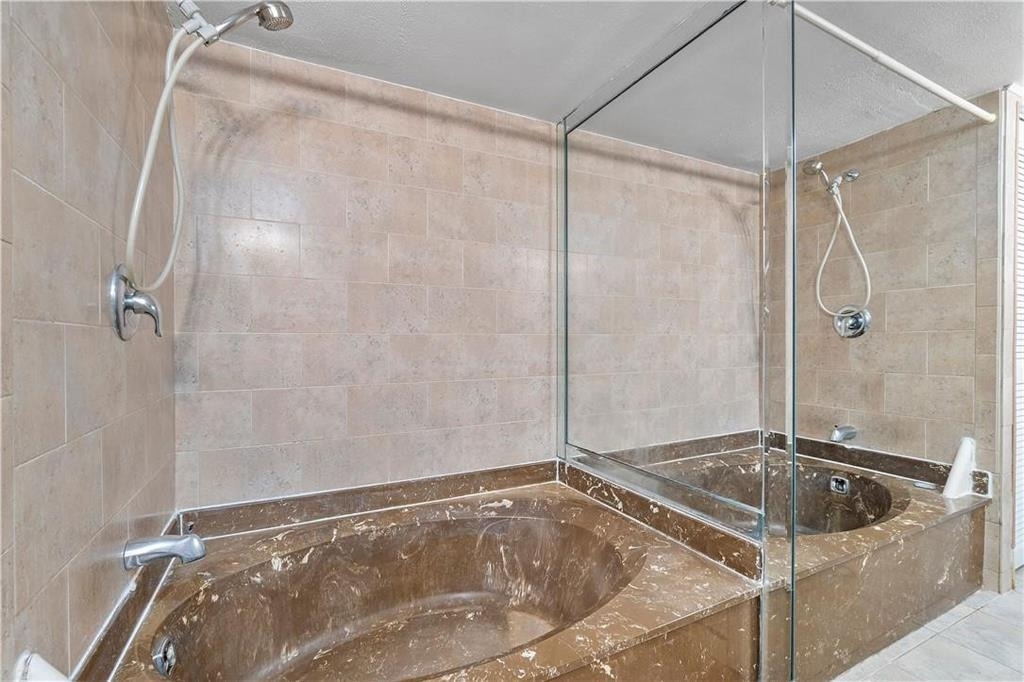 1000 Parkview Drive - Photo 1