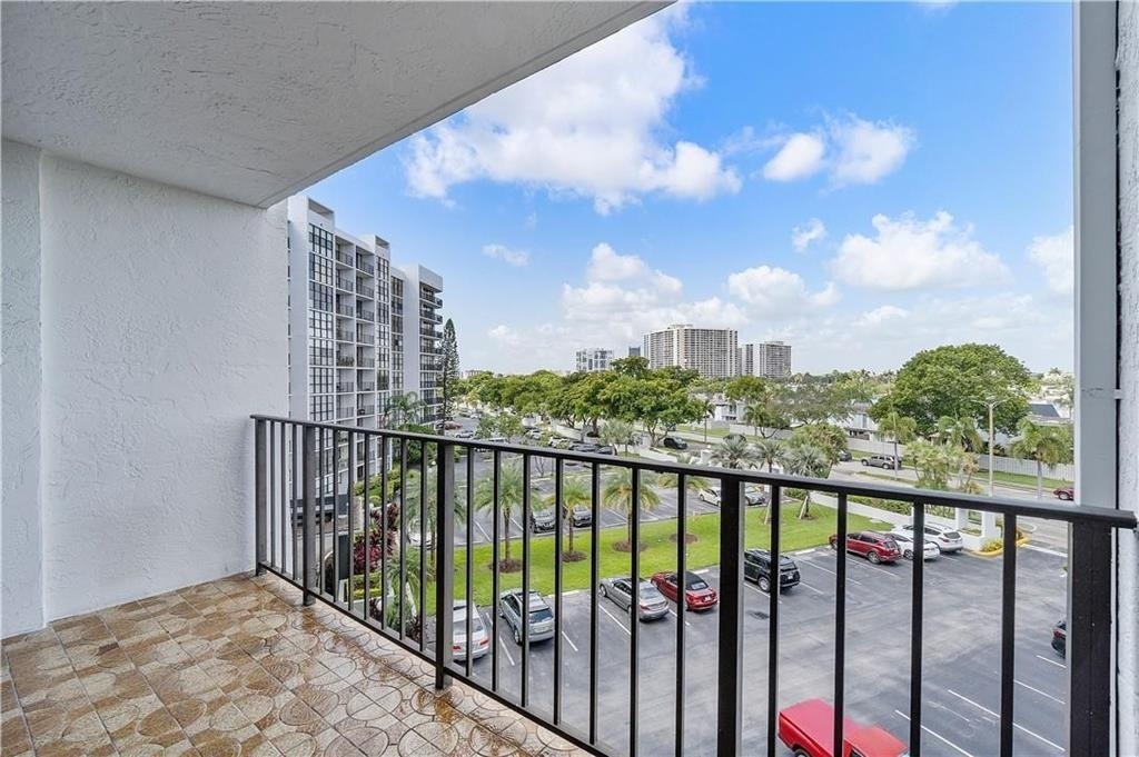 1000 Parkview Drive - Photo 10