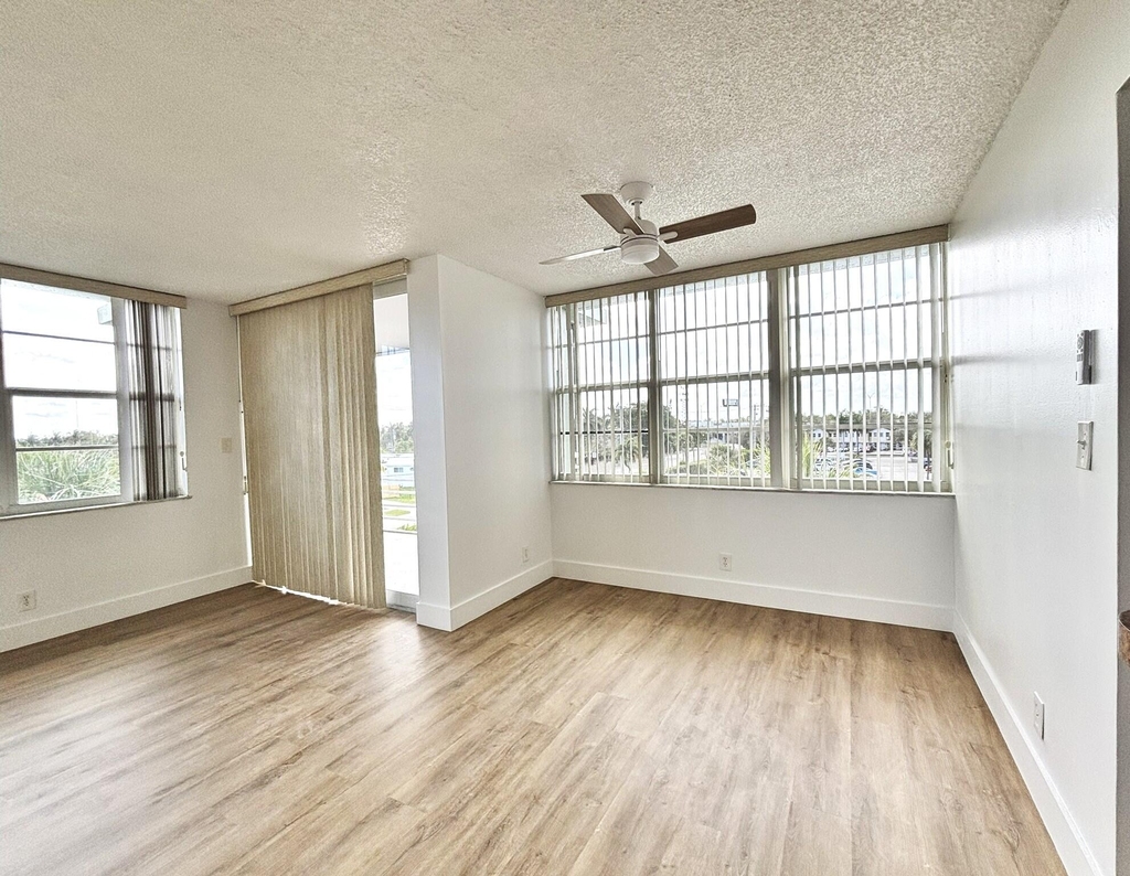 2741 Taft Street - Photo 3