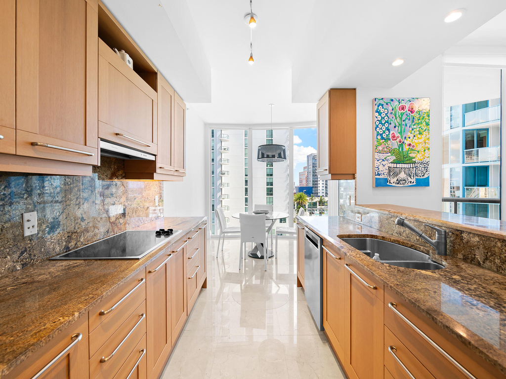 333 Las Olas Way - Photo 2