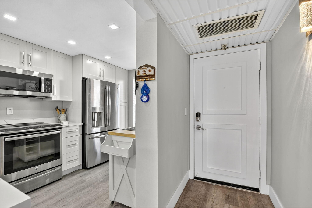 20 Royal Palm Way - Photo 3
