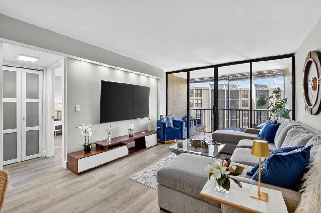 20 Royal Palm Way - Photo 7