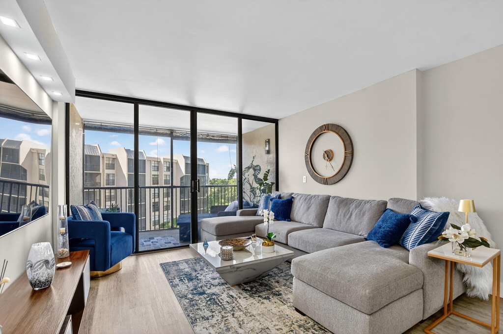 20 Royal Palm Way - Photo 9