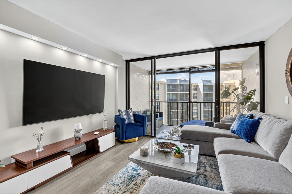 20 Royal Palm Way - Photo 8