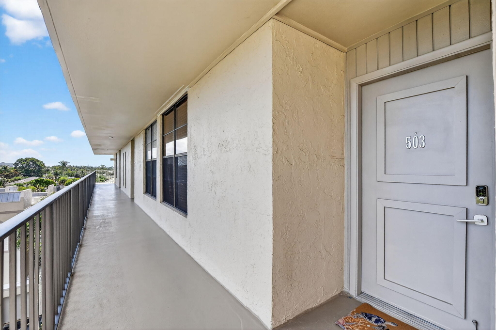 20 Royal Palm Way - Photo 2