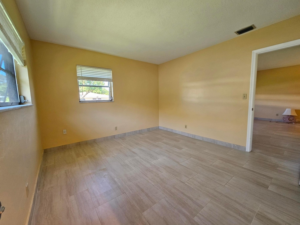 1901 Ne 29th Street - Photo 2