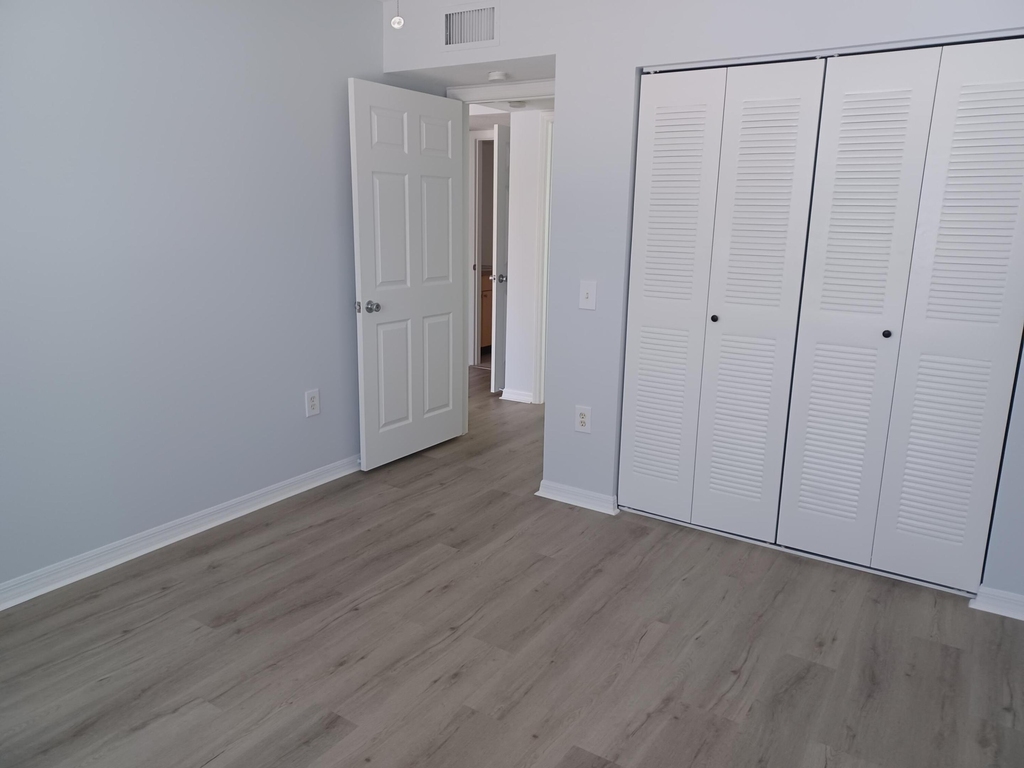215 Villa Circle - Photo 14
